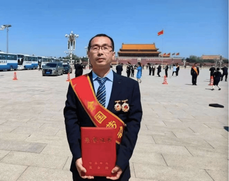 徐超：反復(fù)試驗(yàn)、精益求精，讓內(nèi)燃機(jī)裝上“中國芯”:包芯機(jī)
